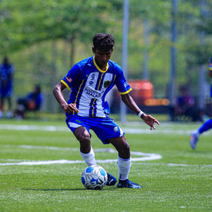 emzee fc u16 players in action