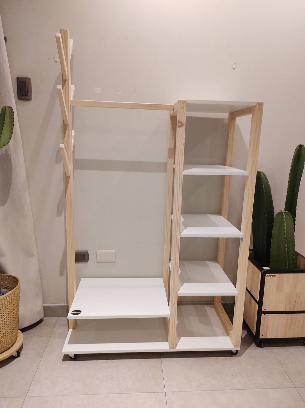 Miniatura: Ropero Montessori