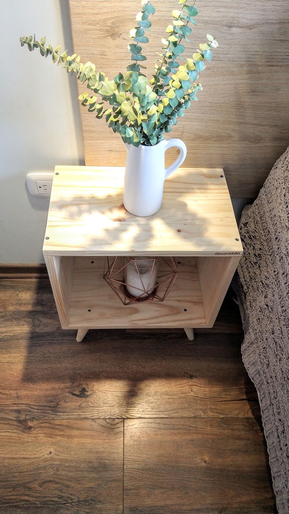 Miniatura: Velador Minimalista