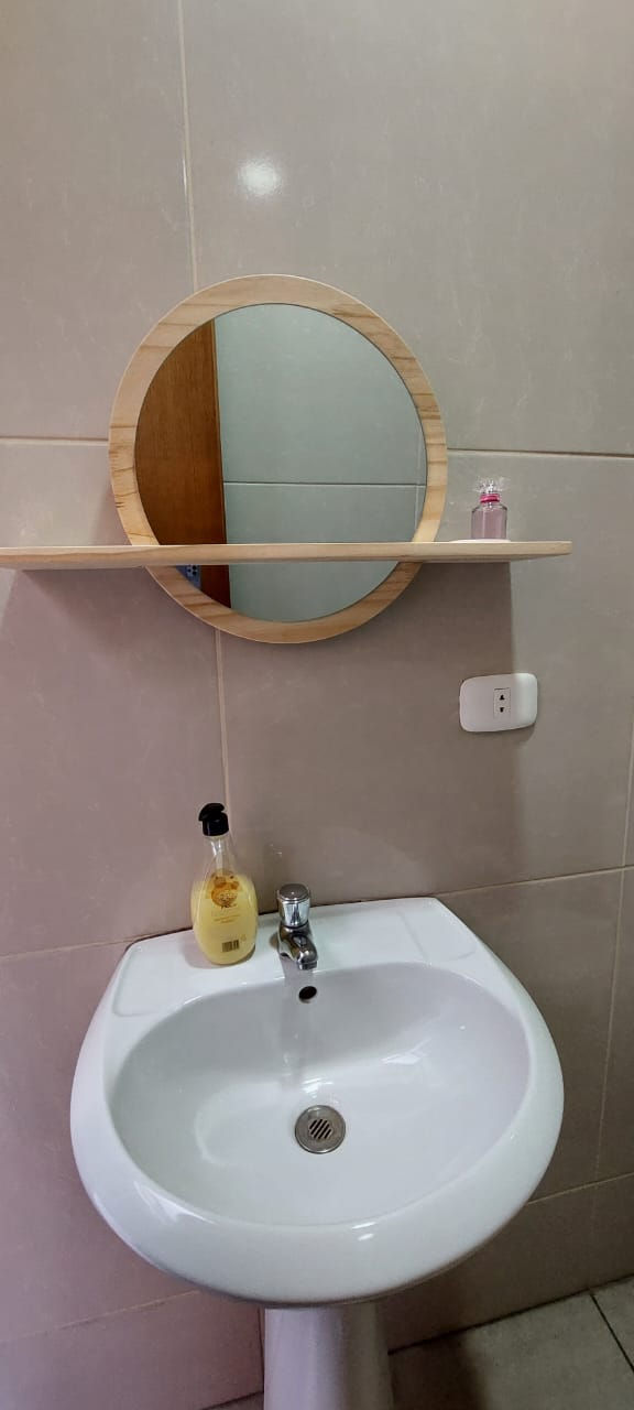 Miniatura: Espejo nórdico con borde de madera