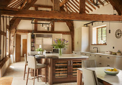 JAMIE-ROBINS-PRESTBURY-LOCATION-MAIN-KITCHEN-LANDSCAPE-02_JREDIT_02