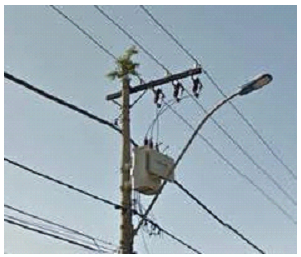 Foto de uma rede de distribuição aérea com destaque ao transformador de distribuição.