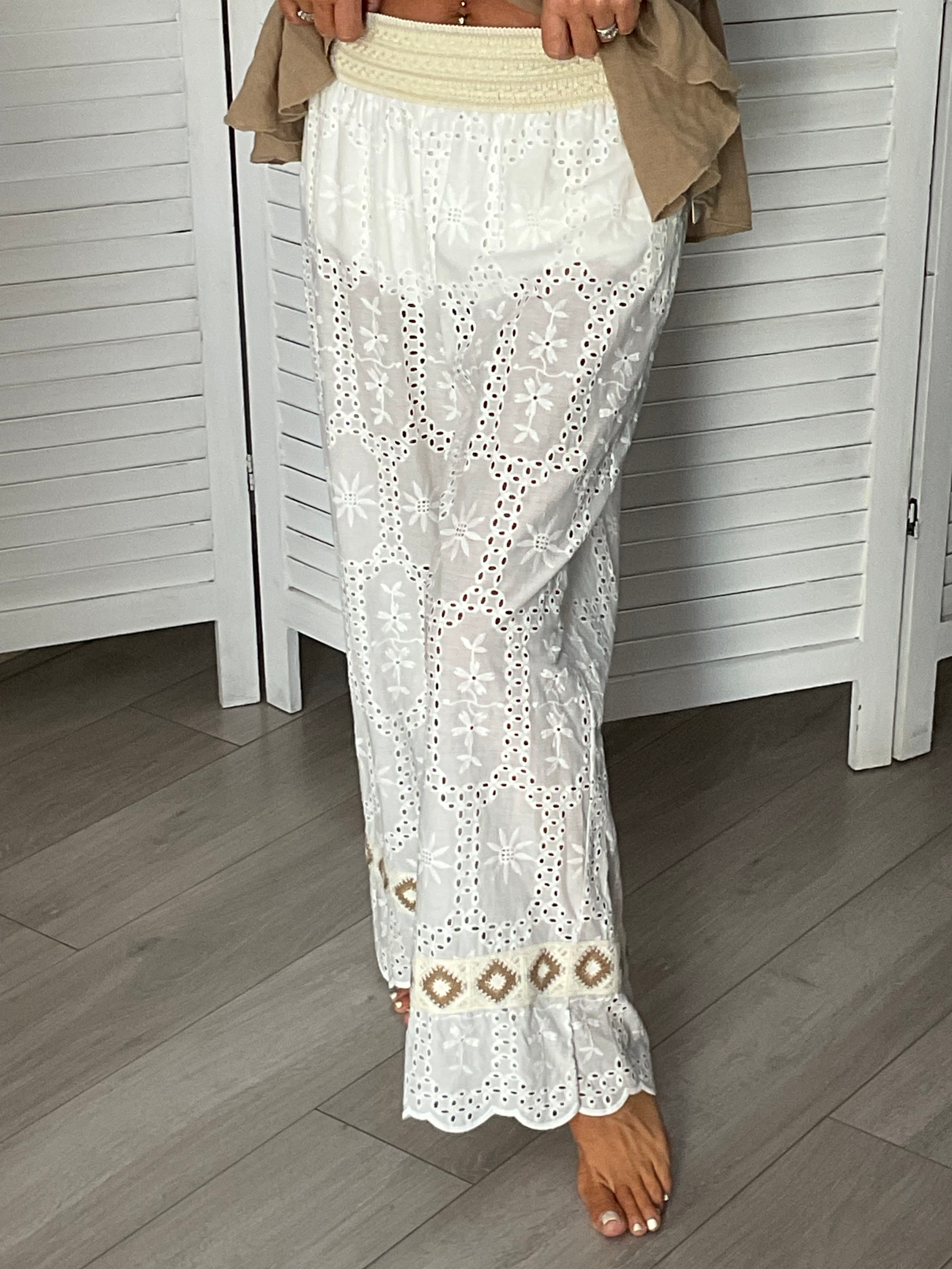 842   White 100% cotton pants sewn in shorts size 10/14