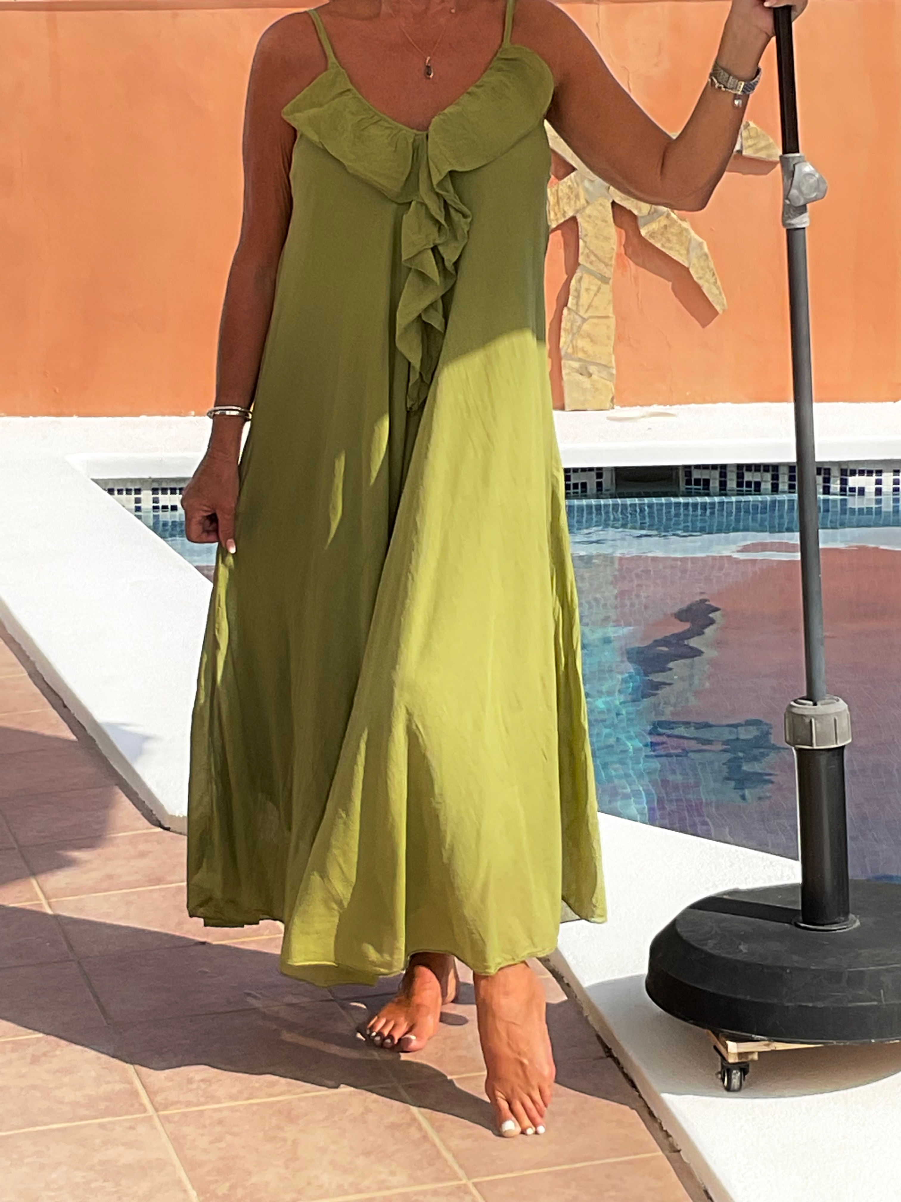 598.  Lovely green cotton lined summer dress with frilled neckline size 12/18