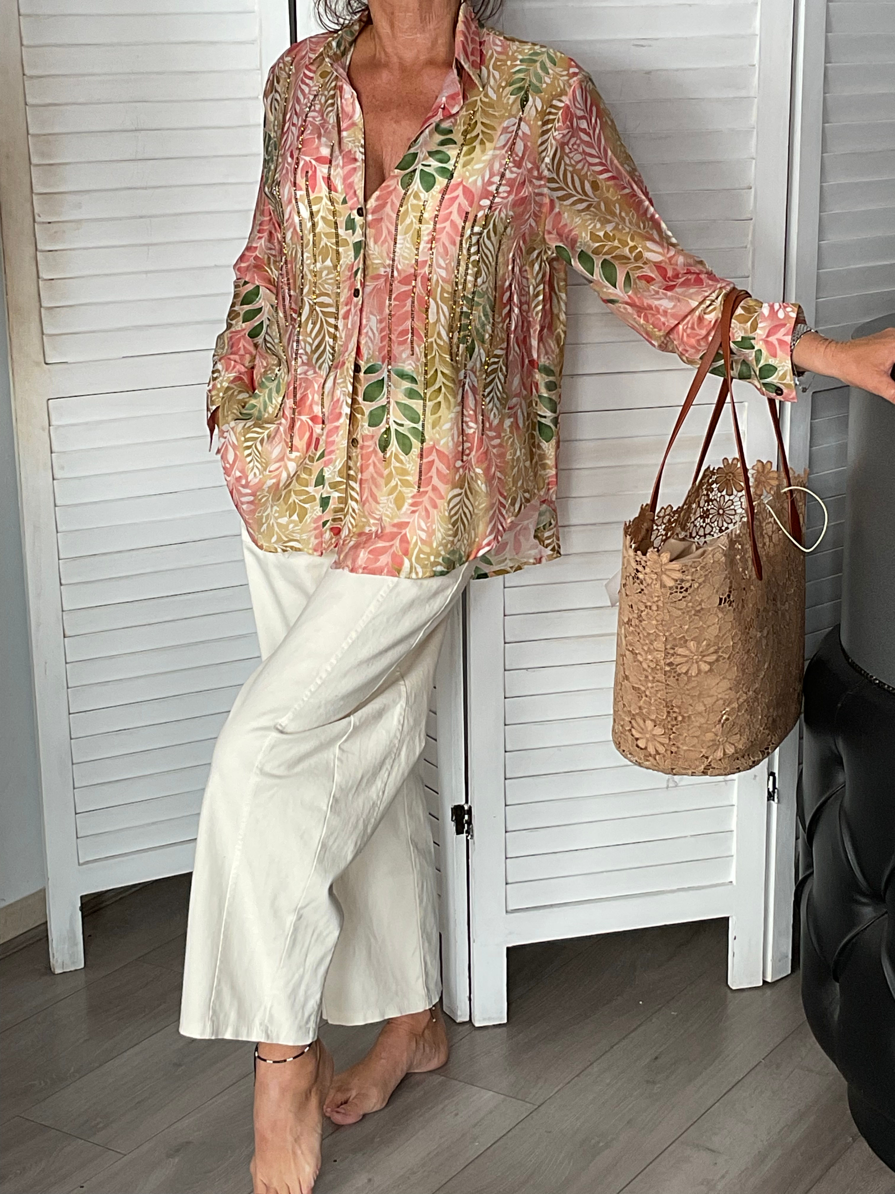 971.  Lovely patterned shirt with gold sequins size 12/18