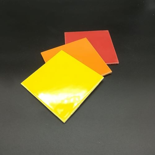 mosaico con piastrelle rotte