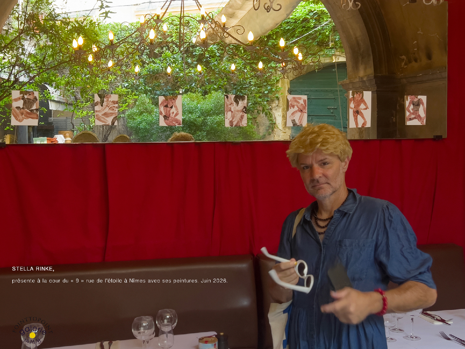 présence de l'artiste Stella Rinke à la cour du « 9 » rue de l'Étoile, à Nîmes. Le 12 juin 2026.