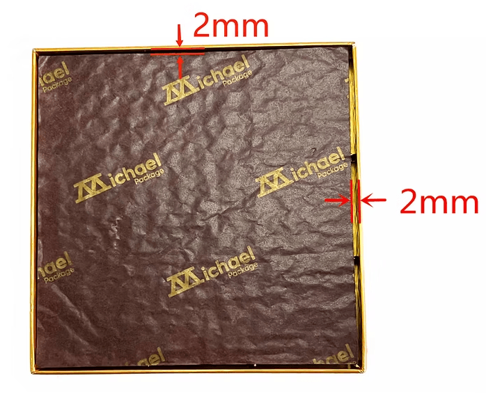 Measuring guide for a paper cushion pad in a date box, showing red arrows with a 2mm deduction from both the length and the width.