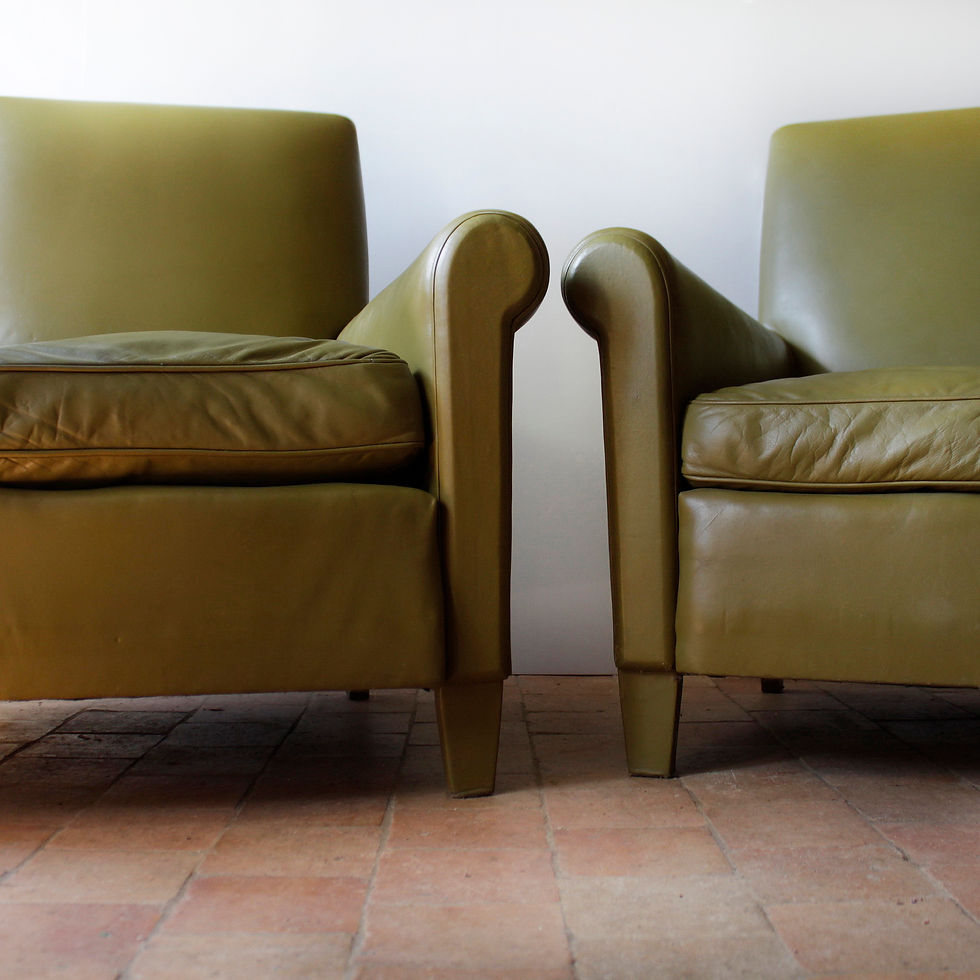 Thumbnail: Fauteuils club en cuir vert