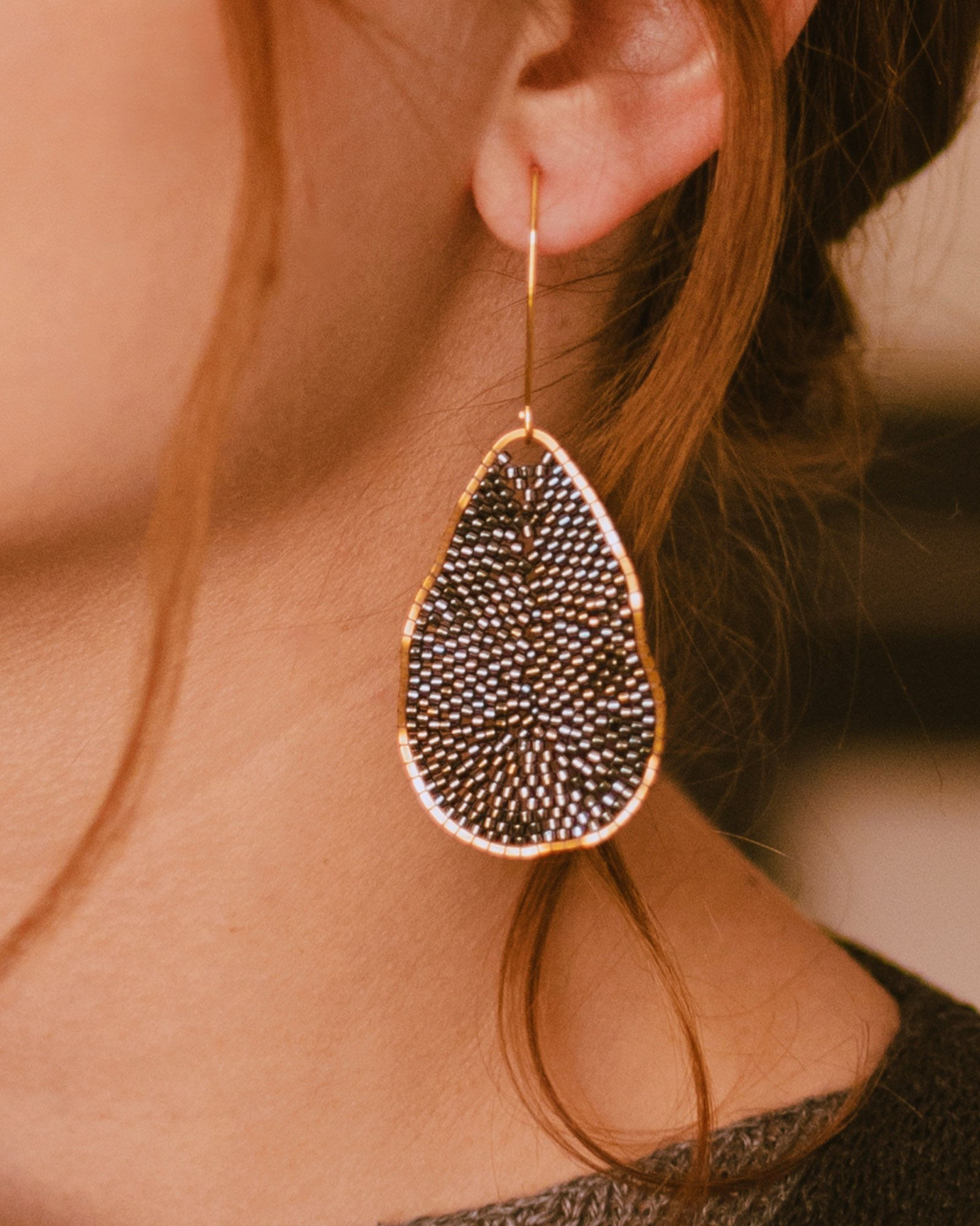PÉTALO earrings – graphite / gold