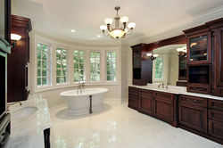 Master bath and tub in luxury home