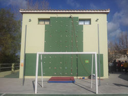 Edificio verde.Rocódromo.