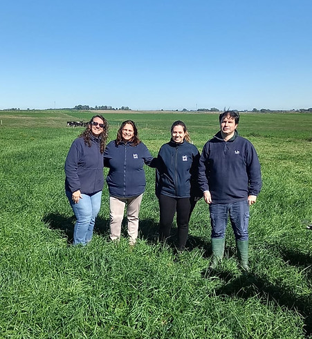 foto DANIELA ESCOBAR proyecto vitamina con equipo de INIA.jpg