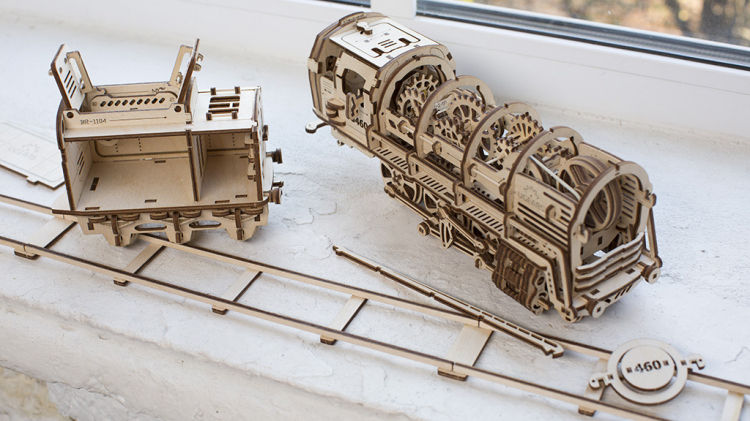 Miniatyrbilde: UGEARS UG70012 - Mechanical Steam Locomotive with Tender