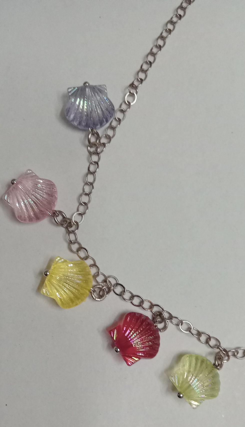 Miniatura: colar de conchinhas coloridas em corrente, Ateliê Fase NOva, bijuterias, corrente com conchinhas, presentes, bijus, conchas,s