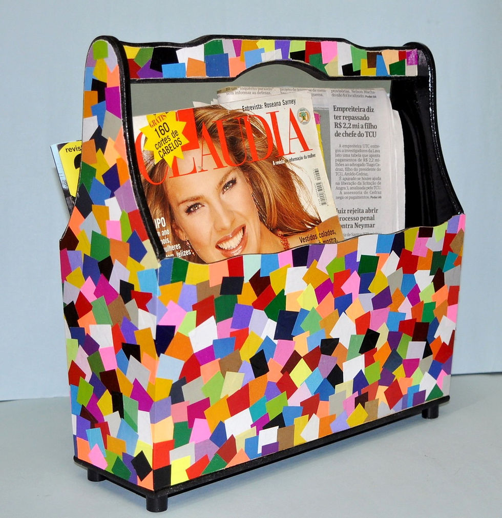 Revisteiro decorado a mão