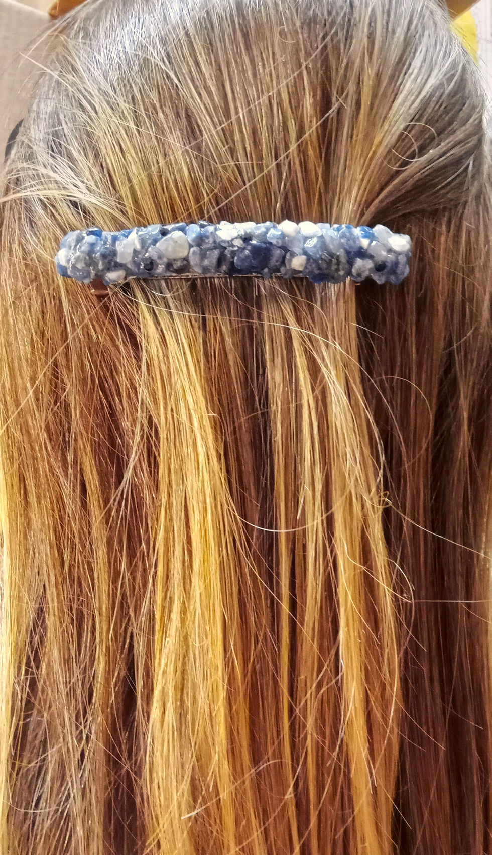 presilha de cabelo com pedras azuis, prendedor de cabelo com sodalita quartzo azul strass azuis, Atelie Fase NOva presentes e