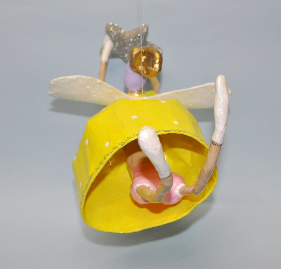 Miniatura: Fada feita a mão com papel