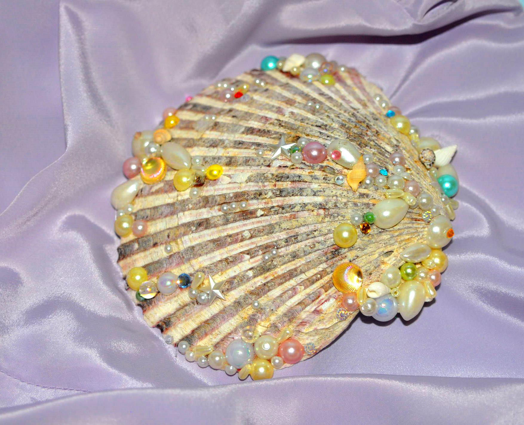 Concha do mar decorada a mão por Sueli Finoto