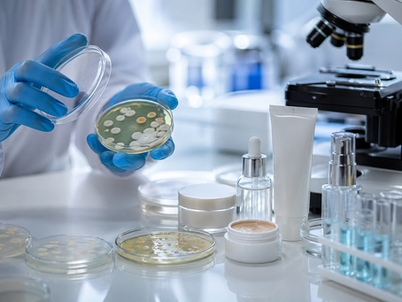 Testes microbiológicos em cosméticos: o que é analisado