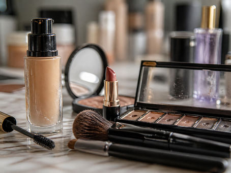 Validade de maquiagens e crescimento de bactérias: implicações microbiológicas, regulatórias e sanitárias na indústria cosmética