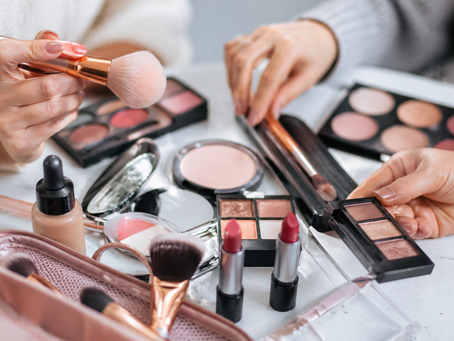 Riscos do uso compartilhado de maquiagens: implicações microbiológicas, regulatórias e desafios para a saúde pública