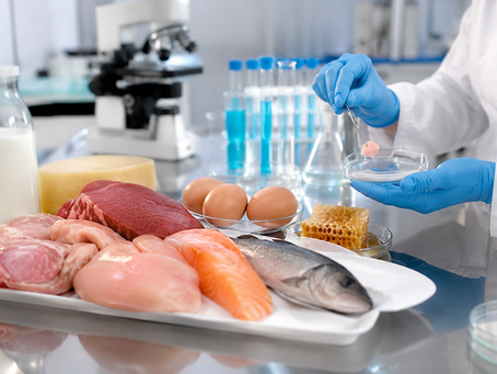 Quais alimentos apresentam maior risco de contaminação por cloranfenicol?