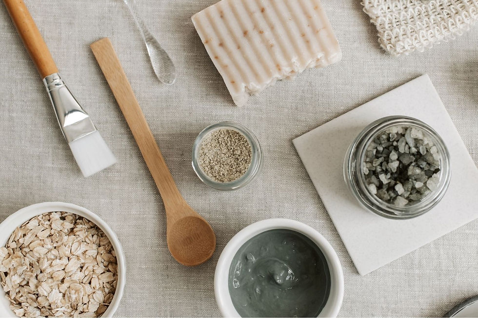 Seife, Haferflocken und Gesichtsmaske. 