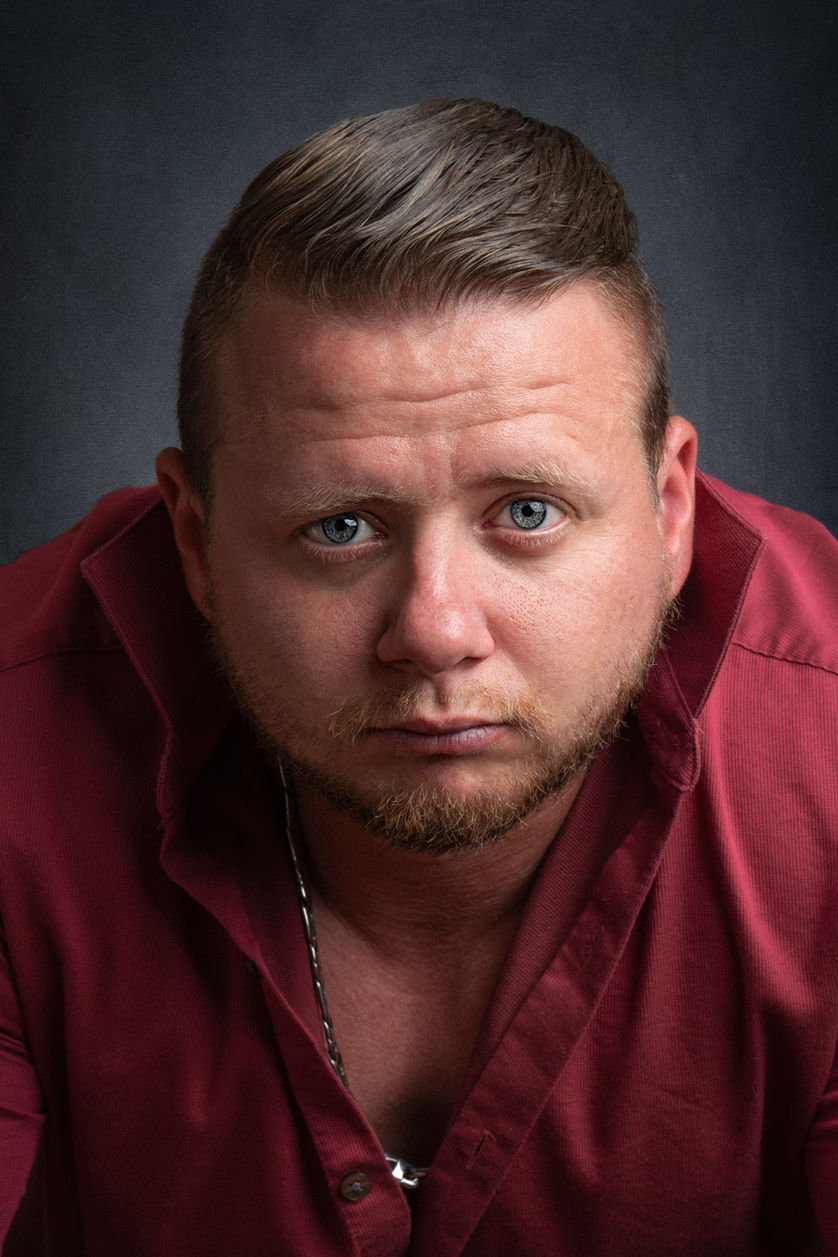 Nick Noa prémium portréretusálás – természetes bőrtextúra