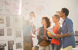 faire travailler ensemble
