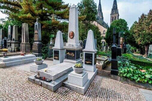 Smetanas Grab im Friedhof des Schlosses Vyšehrad.