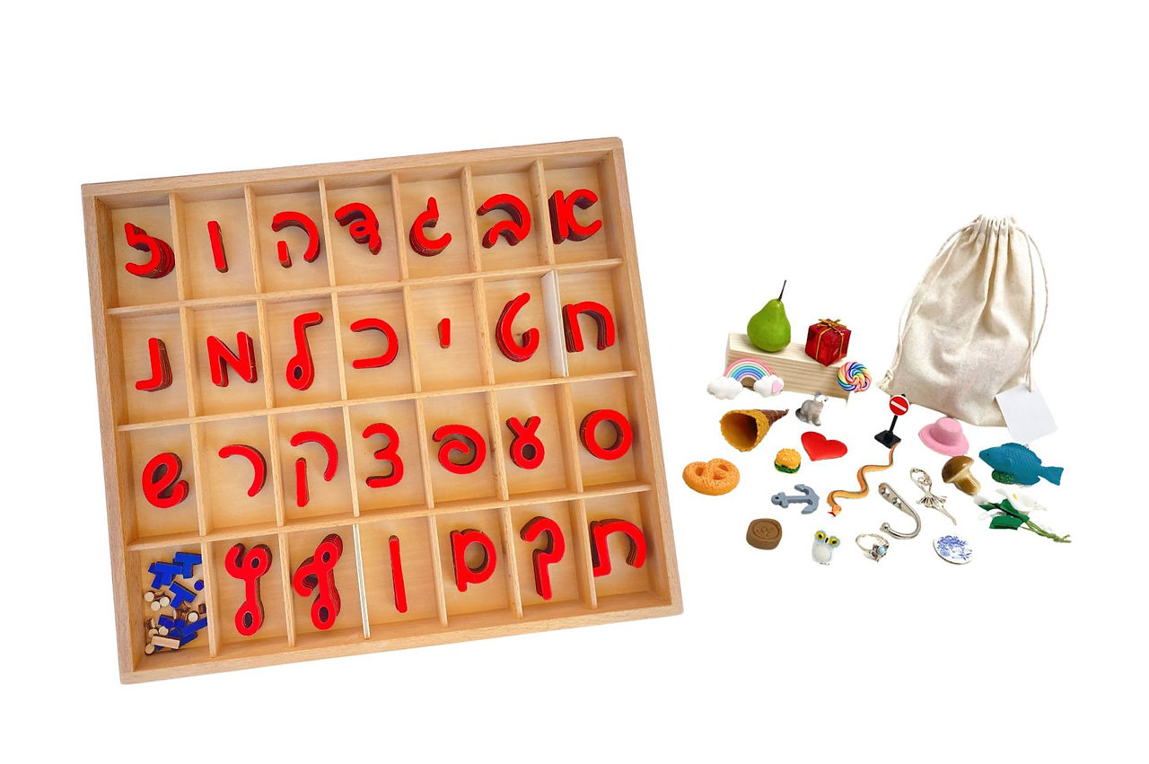קופסת אותיות נעות ומיניאטורות בכתב