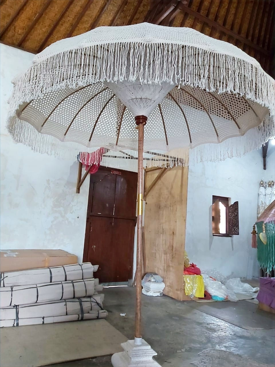 Thumbnail: Fringed knotted macrame creme Bali Parasol