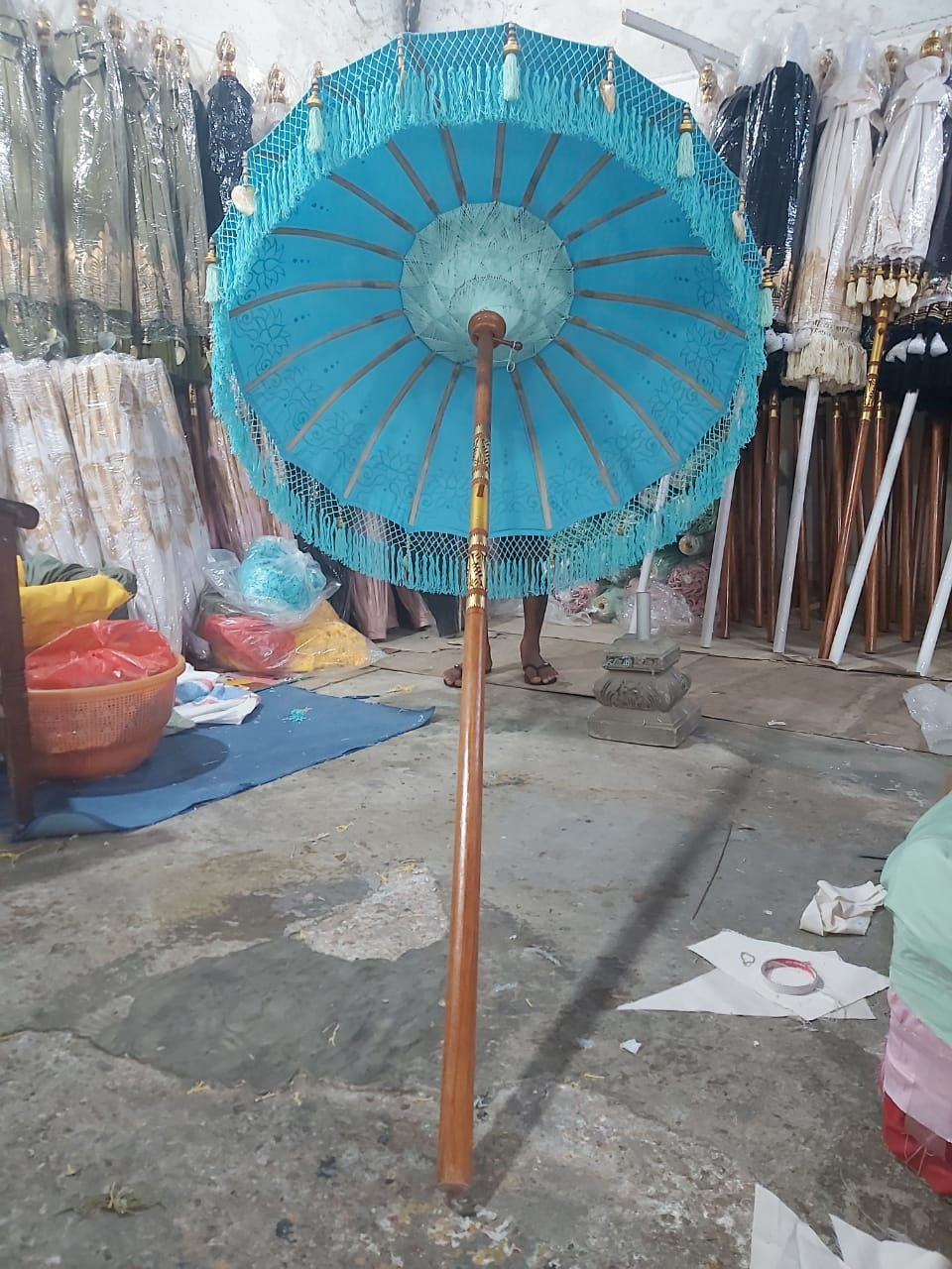 Thumbnail: kleine Bali parasol voor balkon turquoise mint