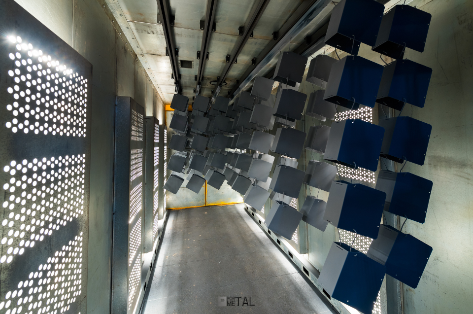 DYEING SERVICE FOR METALS