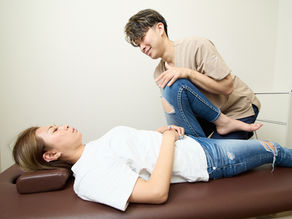 座り続けると腰が痛くなるのはなぜ?インナーマッスルと神経の関係