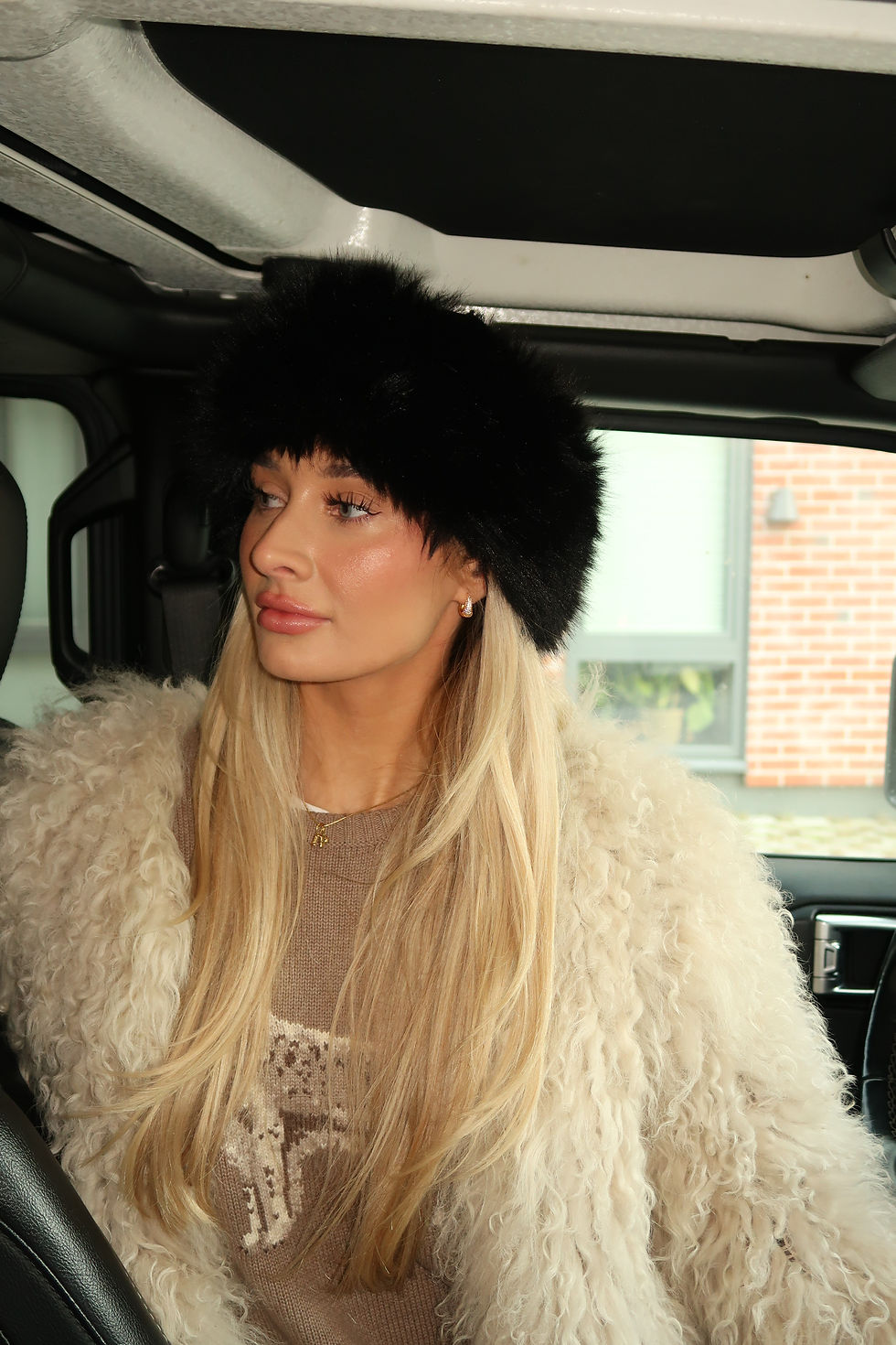 Thumbnail: DESIRE HOOPS CZ