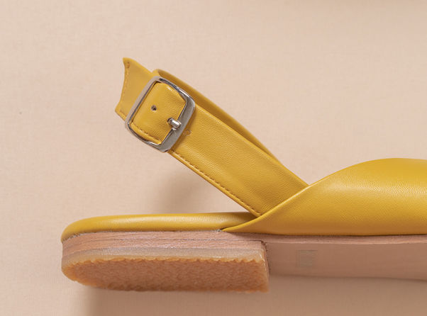 Premium handmade Brazilian women's leather shoes – artisanal detail
