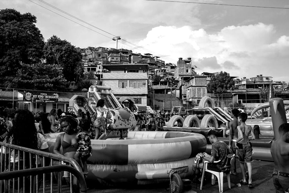 O Mc Poze do Rodo fez a alegria de centenas de crianças do Complexo do Alemão, Zona Norte do Rio, em 2012, ao realizar a PozeKids. A ação social PozeKids contou com muitos brinquedos, diversão, lanches, entretenimento além de um show do artista.
