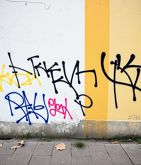 A wall with grafitti.jpg
