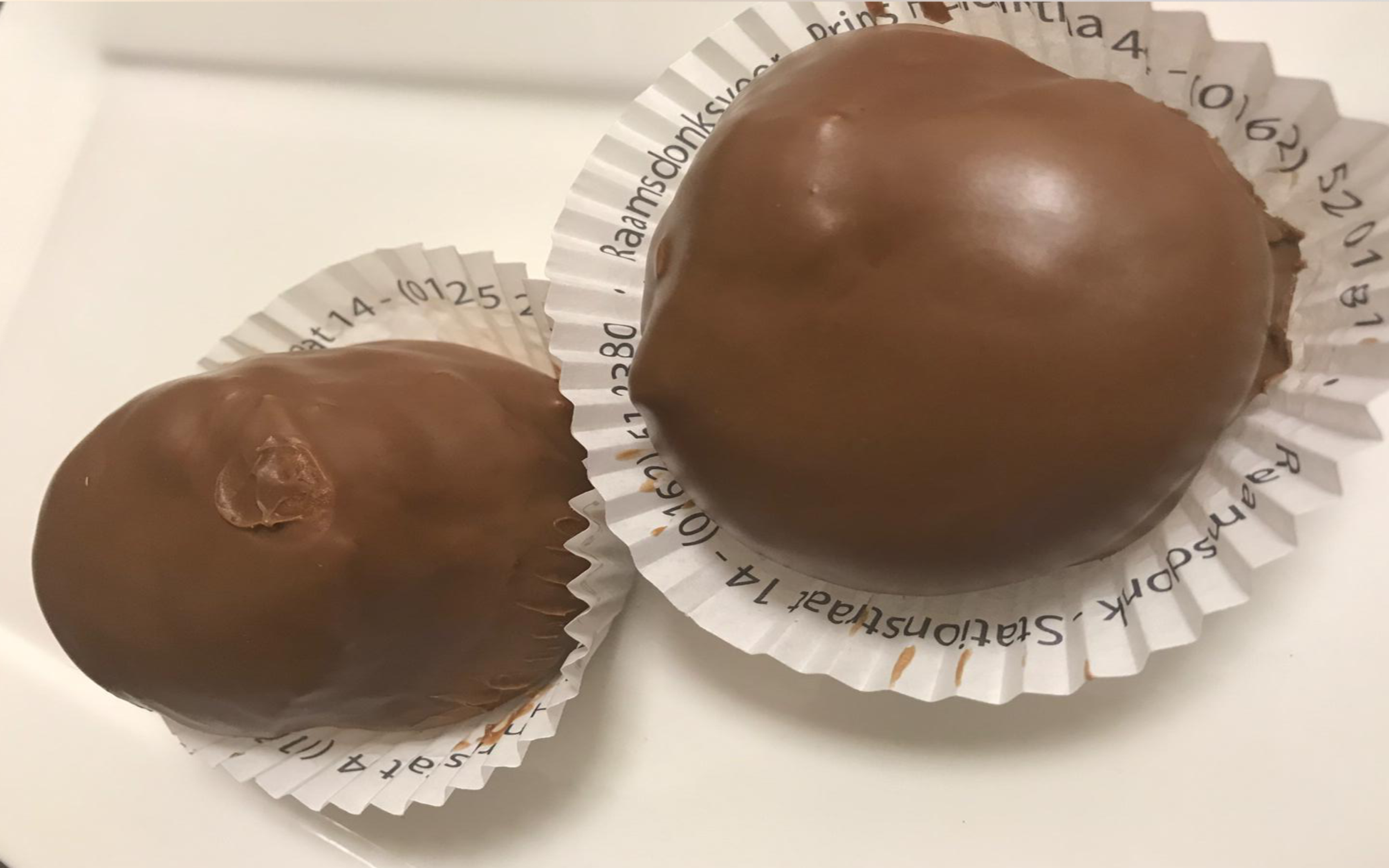 Middel slagroomsoes met chocolade