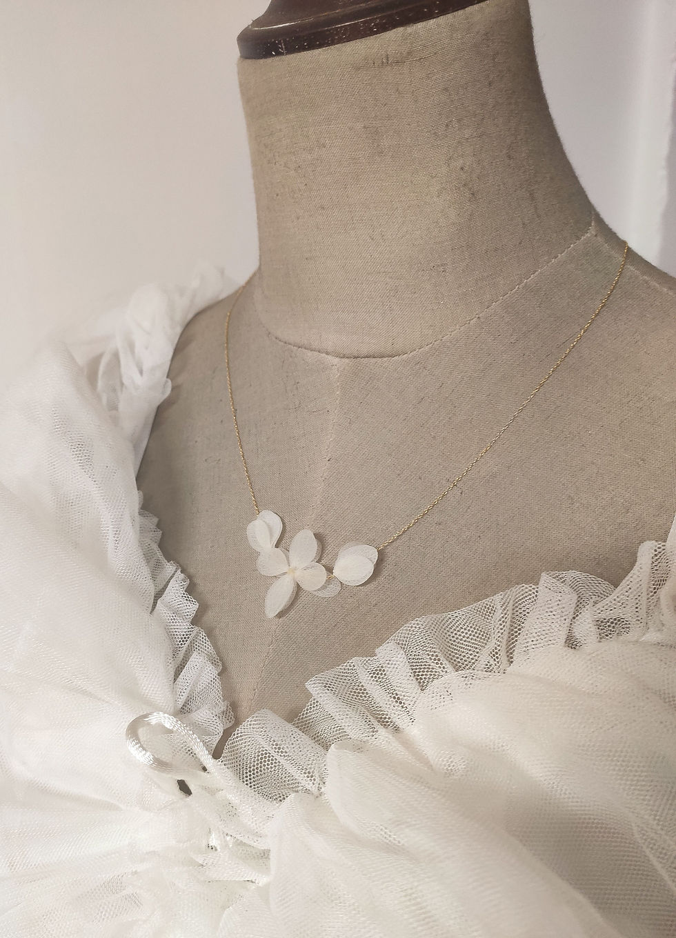 Miniature : Collier fleuri blanc Swan