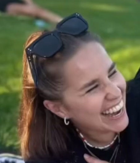 Michelle Frei lachend in der Schweiz