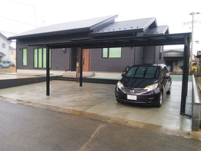 2台用カーポート(リクシル ネスカF ブラック・熱線吸収ポリカ ブルーマットS)