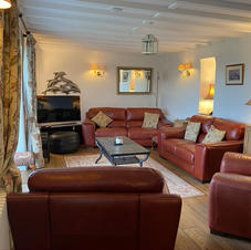 Front sitting room (1)
