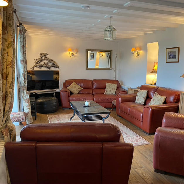 Front sitting room (1)