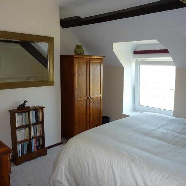 King size bedroom