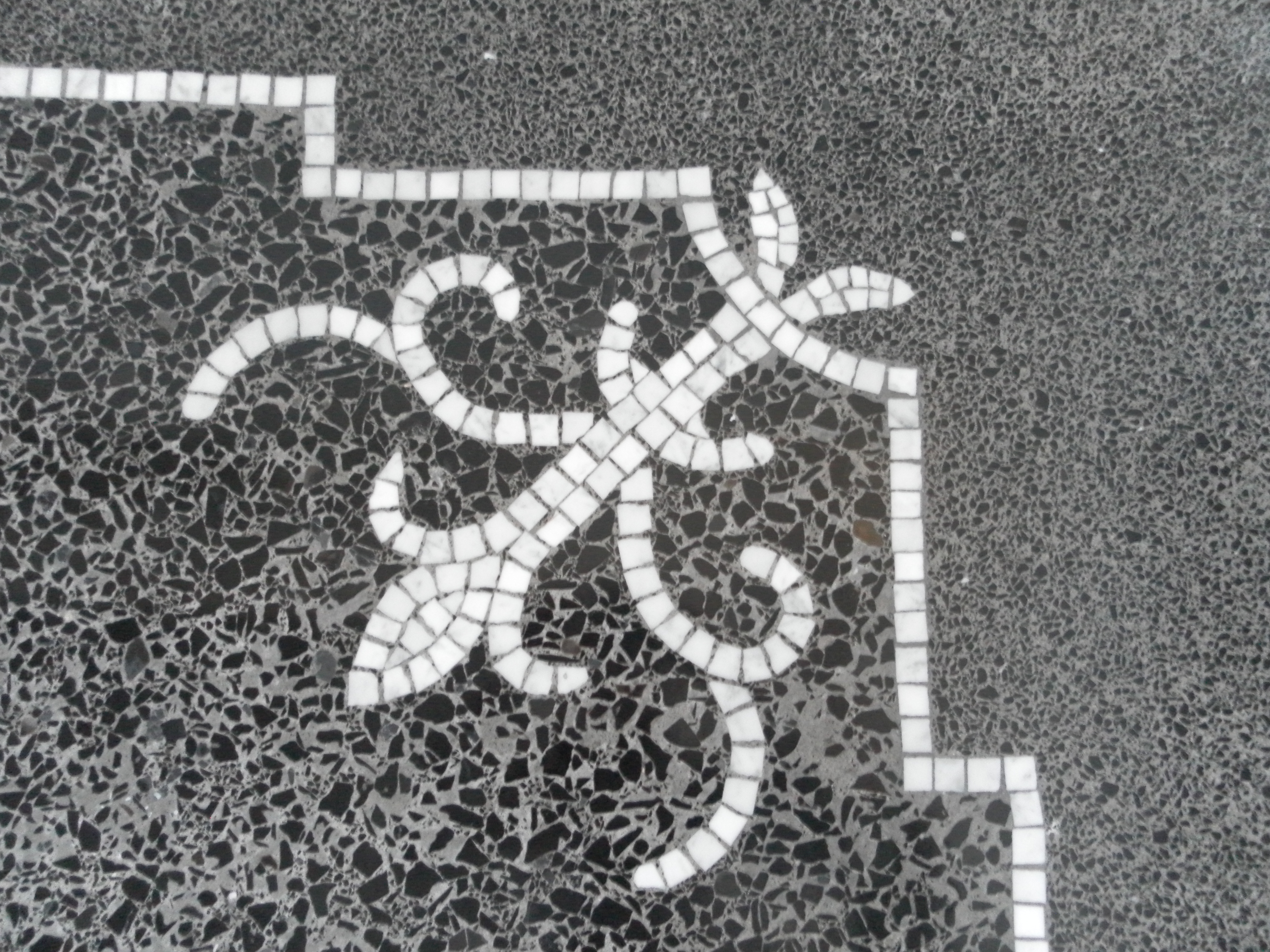 Sol en terrazzo et marbre
