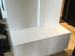 A bespoke fitted unit with 4 push to open, soft closing drawers.