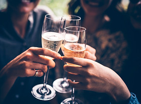 Toast de célébration au champagne